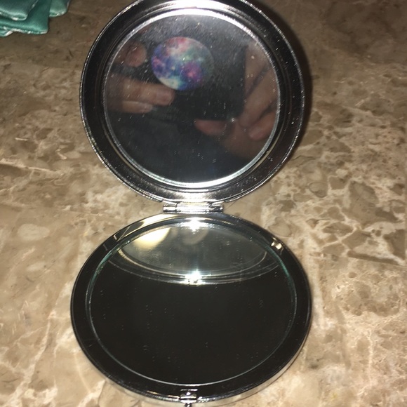 Cute compact mirror - Picture 2 of 2